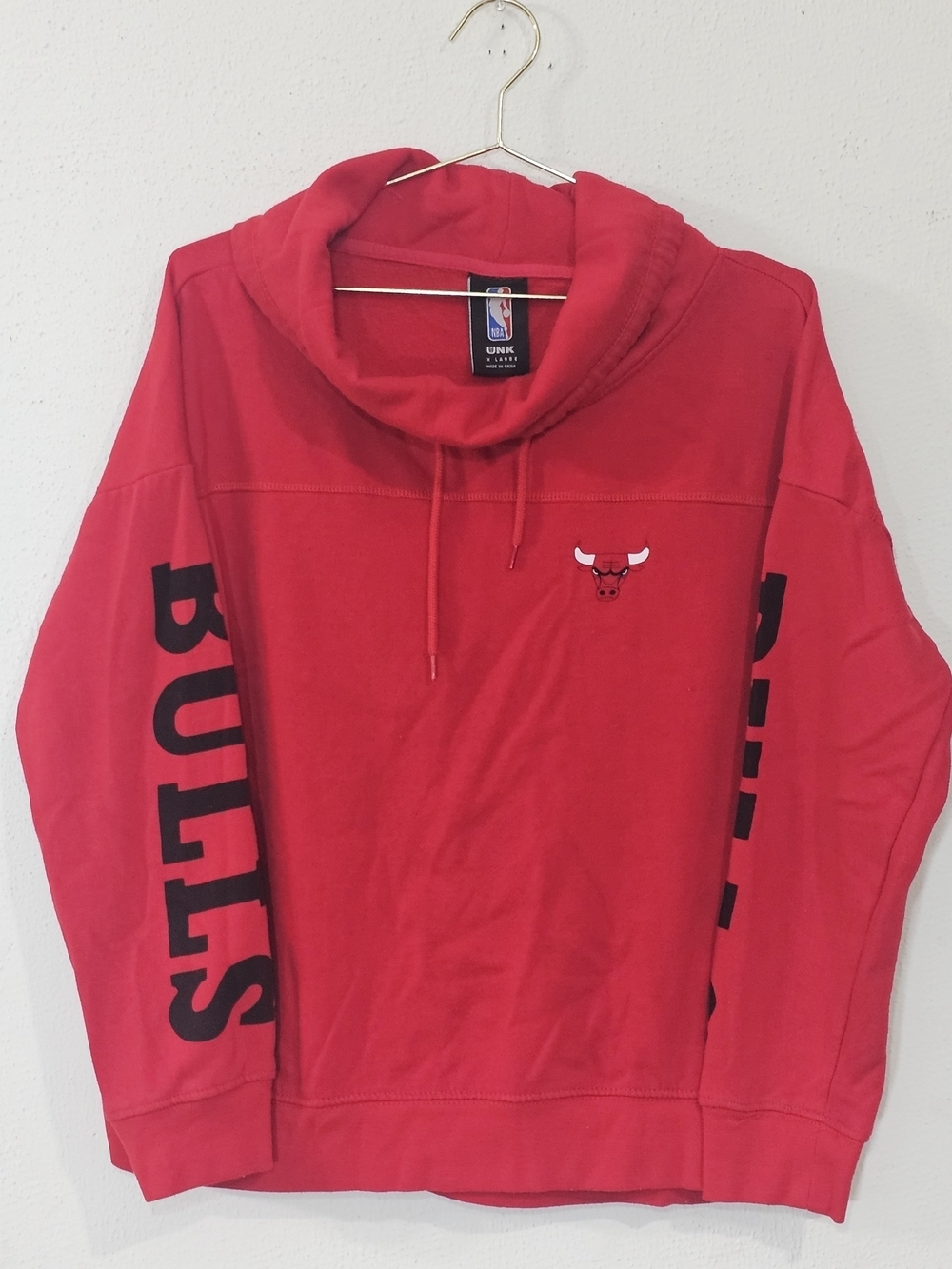NBA Chicago Bulls Women's UNK Sweatshirt Red Size XL LogoCowl Neck Basketball
